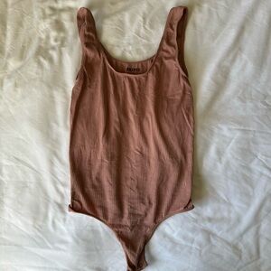 Skims Ribbed Scoop Tank Bodysuit - Rose Clay